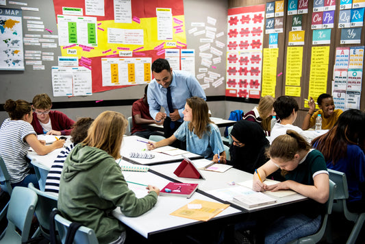 Empowering the School Context with UUNA TEK 3.0 Pen Plotters: Bridging Art, Technology, and Creativity